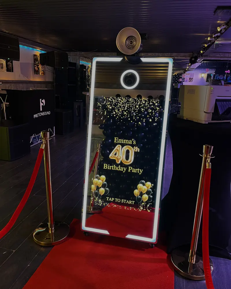 Photobooth met ballonnen en startscherm voor Emma's 40e verjaardag