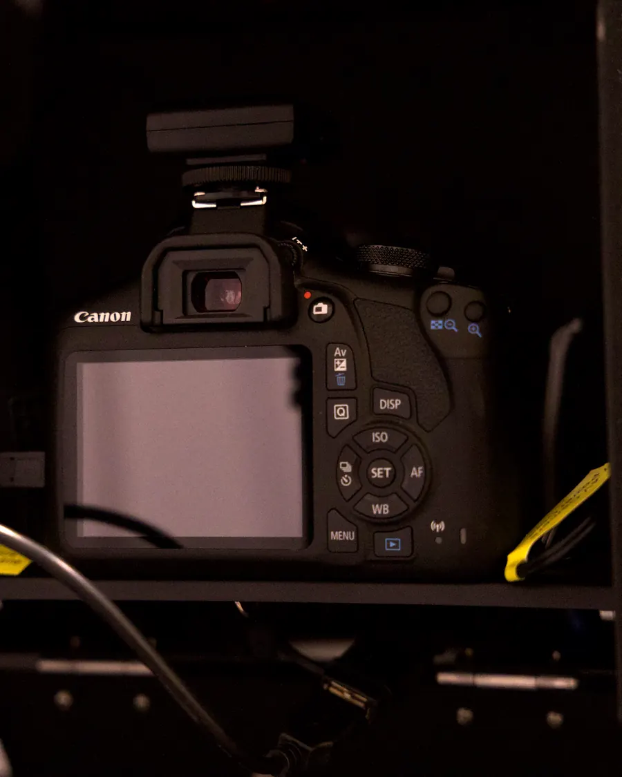 De professionele Canon-camera in de mirror-photobooth