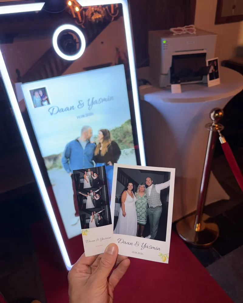 Vers geprinte fotostrips voor de photobooth op de bruiloft van Daan en Yasmin